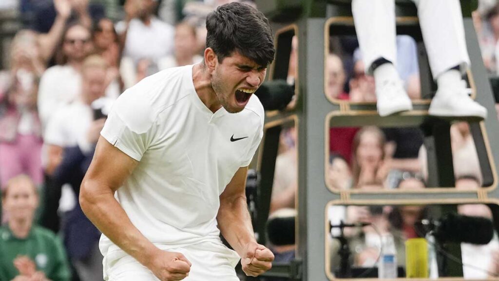 Carlos Alcaraz ya está en cuartos de final de Wimbledon. AP