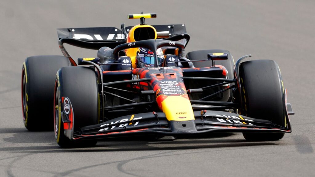 Checo Pérez terminó en el tercer sitio de la FP2 del GP de Gran Bretaña detrás de los dos hombres de McLaren