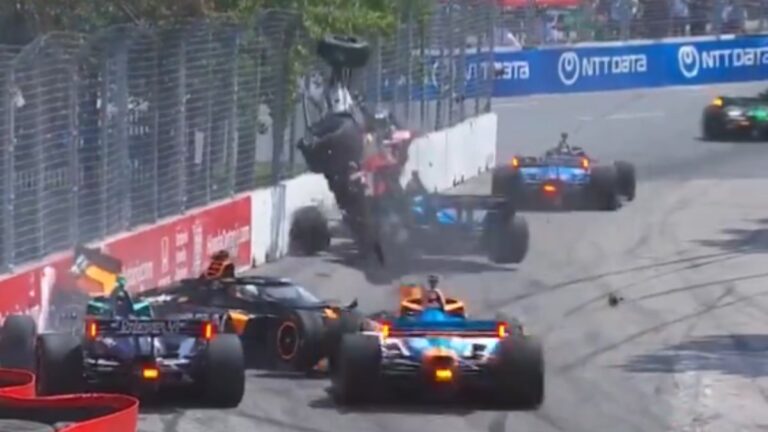 ¡Impresionante choque de Pato O’Ward! Lo impactan cuatro autos y uno de ellos se voltea en la IndyCar