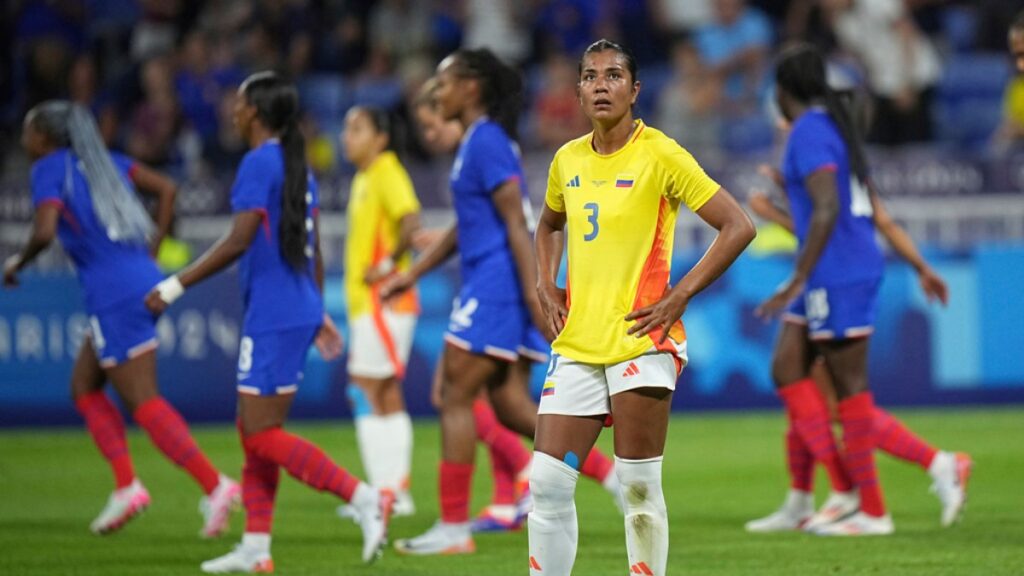 Daniela Arias lamenta un gol de Francia. - AP.