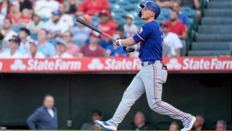 Rangers derrota a Angels con un home run de Seager y tres hits de Lowe