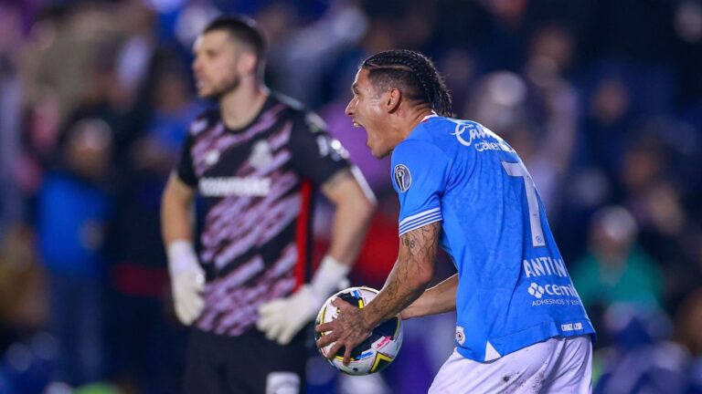Cruz Azul rescata un empate frente al Toluca para mantenerse como líder del Apertura 2024