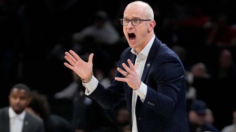 Dan Hurley renueva con UConn hasta 2030… por 20 millones menos que el contrato que le ofrecieron los Lakers