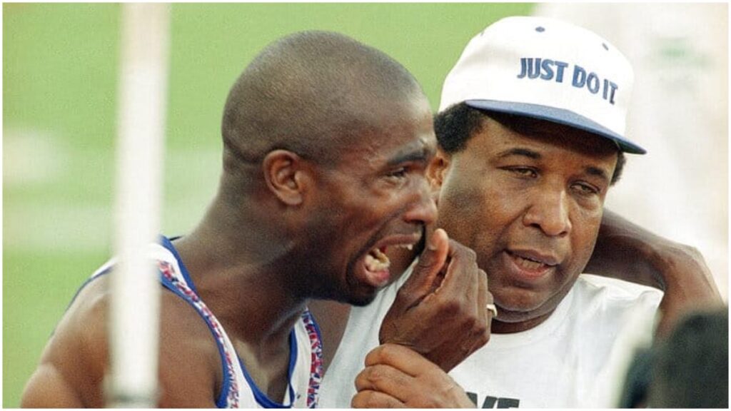 Derek Redmond cruza la meta de Barcelona 1992 con su padre | AP