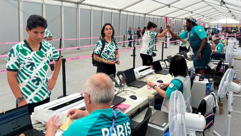 Equipo mexicano de Tiro con Arco llega a la Villa Olímpica