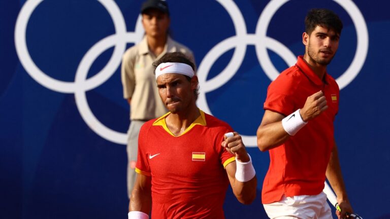 Carlos Alcaraz y Rafa Nadal avanzan a los cuartos de final en dobles varonil de tenis en Paris 2024