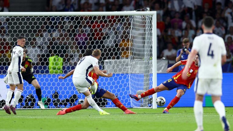 España vs Inglaterra: Golazo de Nico Williams, que define una gran jugada colectiva de la Roja