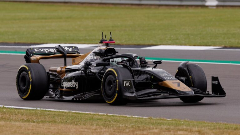 Norris y Piastri hacen el 1-3 para McLaren en Silverstone; Checo Pérez no participó en la FP1