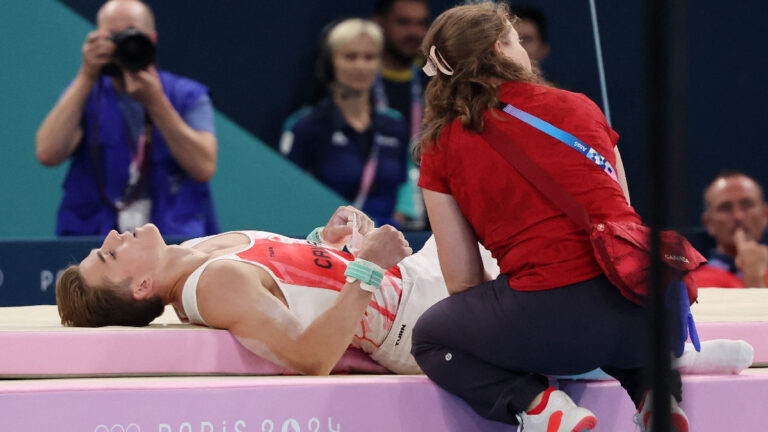 Félix Dolci se accidenta en la final del all-around de la gimnasia artística y pierde la oportunidad de subir al podio