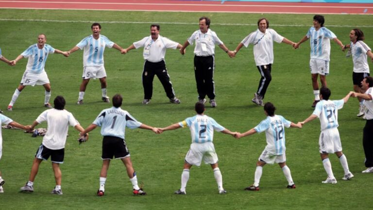 La medalla de oro, el único título de Bielsa a nivel selecciones