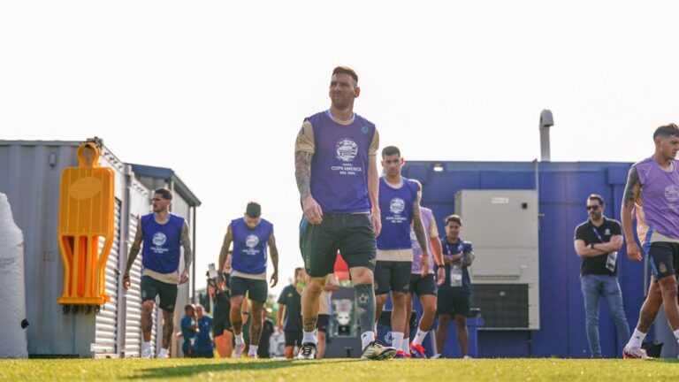 Con Di María y Julián Álvarez adentro, los once de Argentina para enfrentar a Canadá