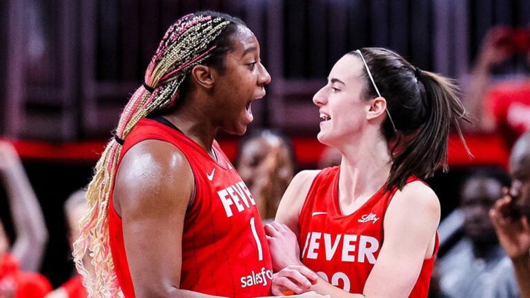 Caitlin Clark logra el primer triple-doble de una novata en la WNBA y el Fever se impone al Liberty