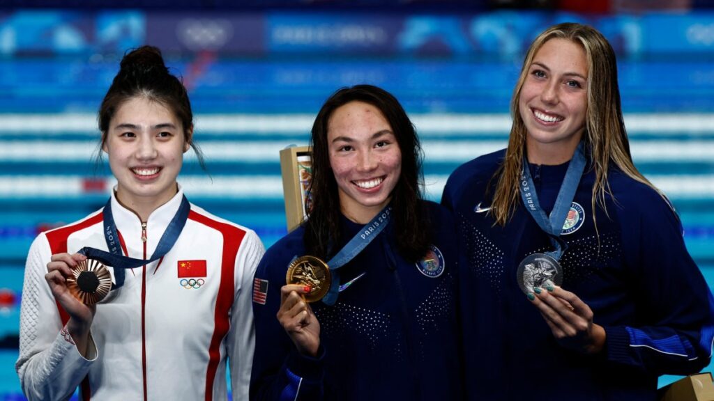 Victoria Huske suma la tercera medalla de oro para Estados Unidos en los 100 metros mariposa femenil