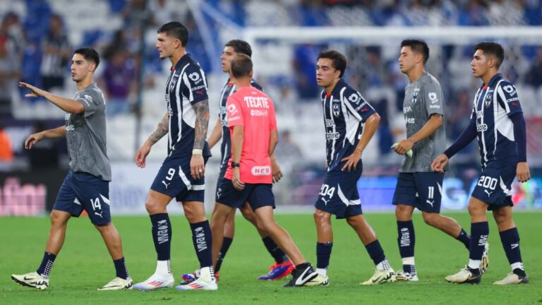 Aficionados de Rayados abandonan al equipo a 10 minutos del silbatazo final