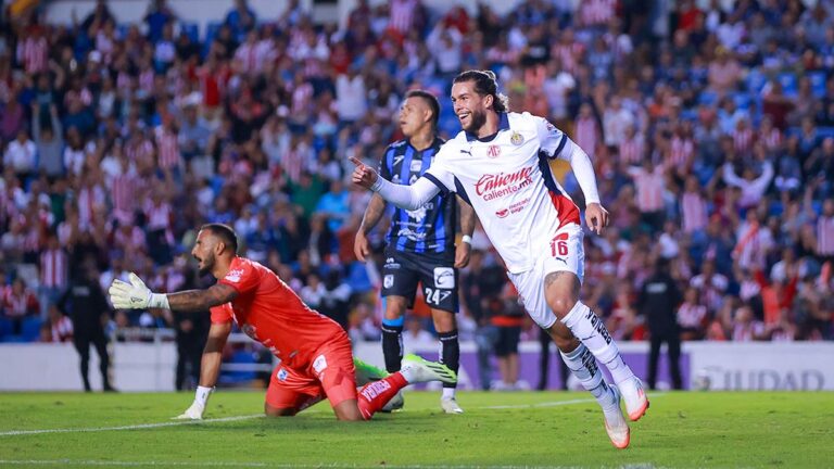 Chivas consigue su primera victoria en el Apertura 2024 tras vencer a Querétaro en La Corregidora