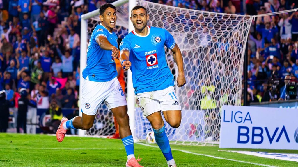 Georgios Giakoumakis marcó su primer doblete con Cruz Azul