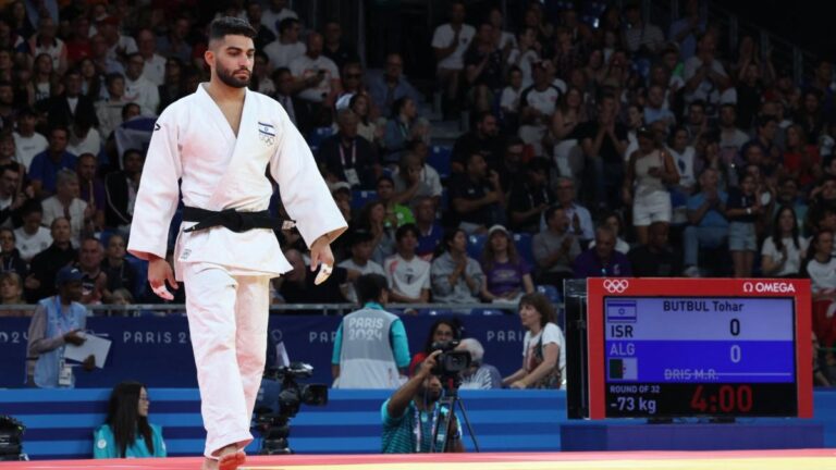 Judoca argelino se retira para evitar enfrentarse a competidor israelí en Paris 2024