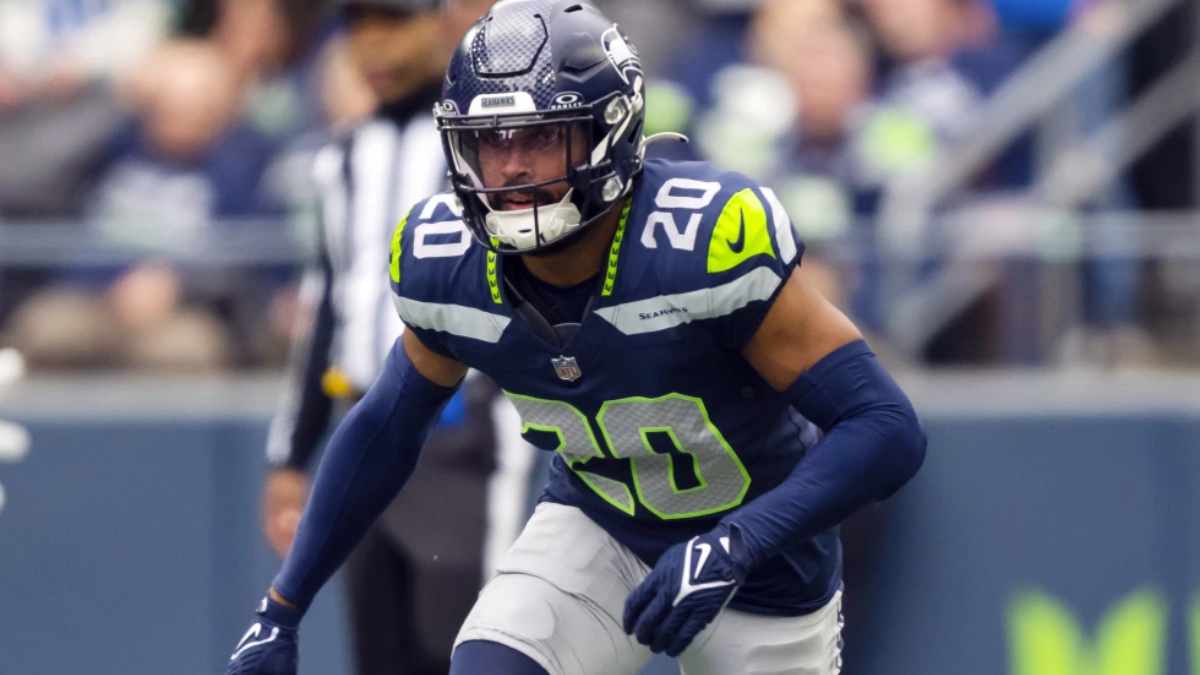 Julian Love firma una extensión de tres años con los Seattle Seahawks ...