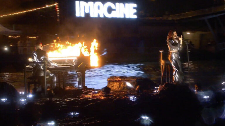 ‘Imagine’, de John Lennon, en voz de Juliette Armanet durante la Ceremonia de Apertura de Paris 2024