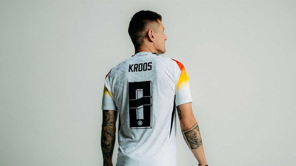 De forma emotiva, Toni Kroos se despide oficialmente del fútbol. @toni.kr8s