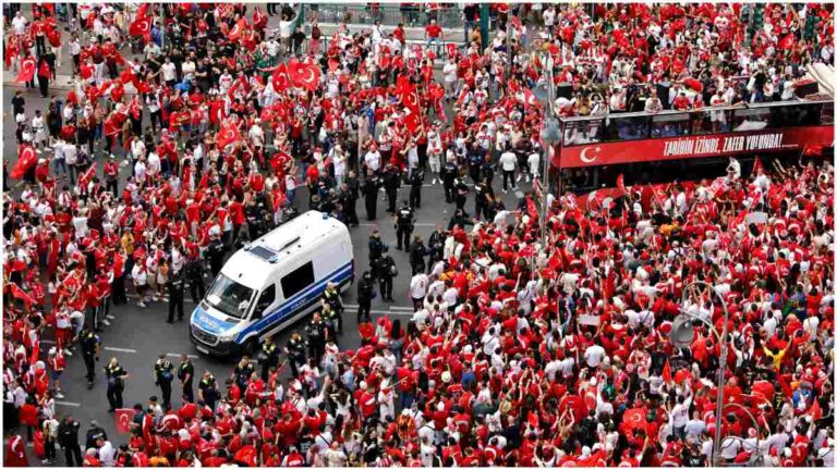 Policía alemana pone mano dura contra una marcha de fanáticos turcos de ultraderecha en plena Eurocopa