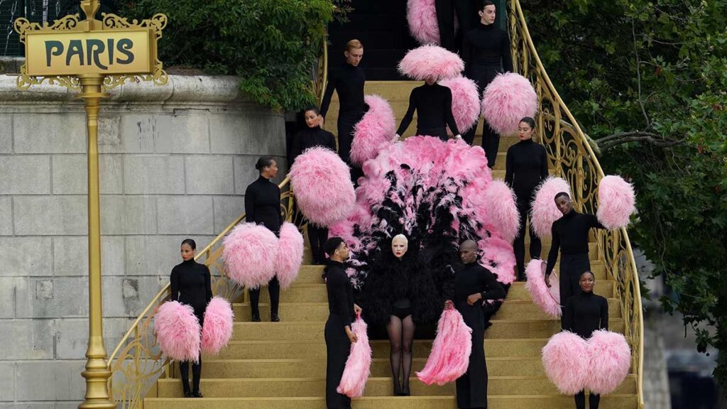 Lady Gaga hace un espectacular show en Paris 2024 | Reuters