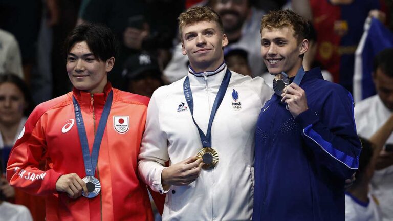 Leon Marchand rompe el récord olímpico de Phelps en los 400m combinados de Paris 2024