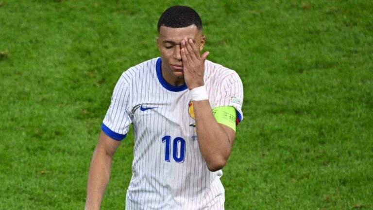 Mbappé, señalado por una leyenda de Francia de “no ser un digno capitán”