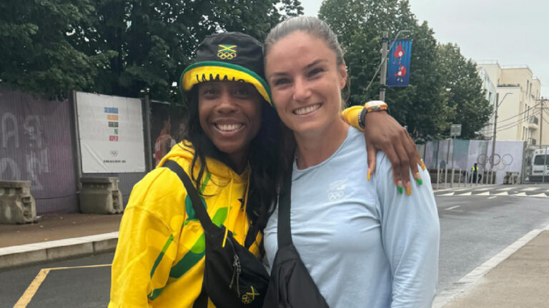 ¡Sueño olímpico! Michaela Blyde conoce a su ídola Shelly-Ann Fraser-Pryce en Paris 2024