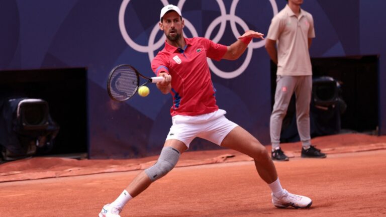 Novak Djokovic avanza a octavos de final en Paris 2024 tras saltar el obstáculo de Koepfer