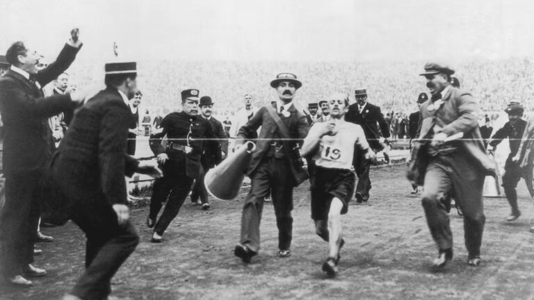 Dorando Pietri y la extraña razón por la que fue descalificado del maratón de Londres 1908