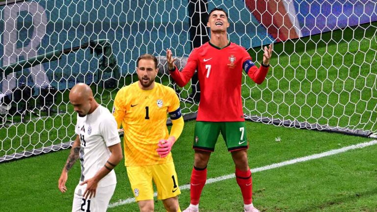 Portugal vs Eslovenia: Peligroso tiro libre de Cristiano que pasa a centímetros del travesaño