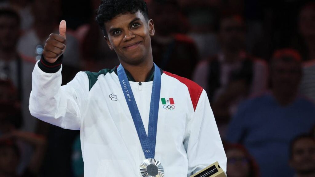 Prisca Awiti celebra la obtención de la plata en judo de Paris 2024. Reuters