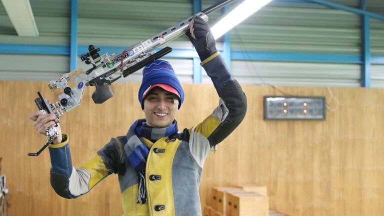 Carlos Quezada no logra la clasificación de rifle 50 metros 3 posiciones varonil