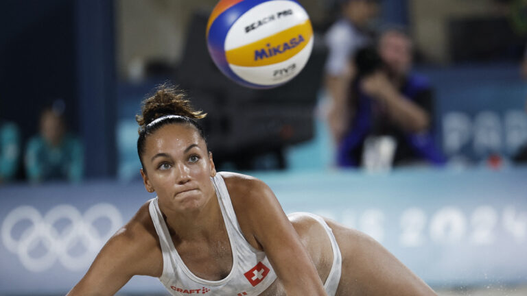 Highlights de voleibol de playa en Paris 2024: Resultado de Canadá vs Suiza del Grupo D femenil