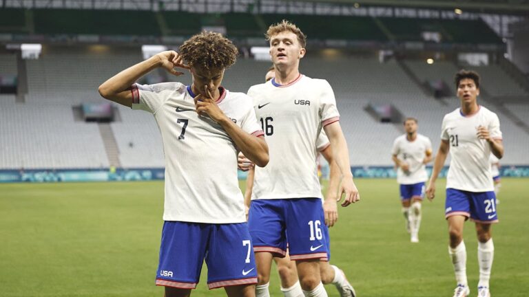 Estados Unidos avanza a cuartos de final del fútbol varonil en Paris 2024, tras 24 años de ausencia