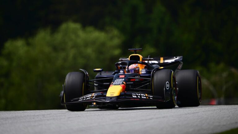 Verstappen domina la FP1 en Bélgica; Checo Pérez logra entrar al top 10