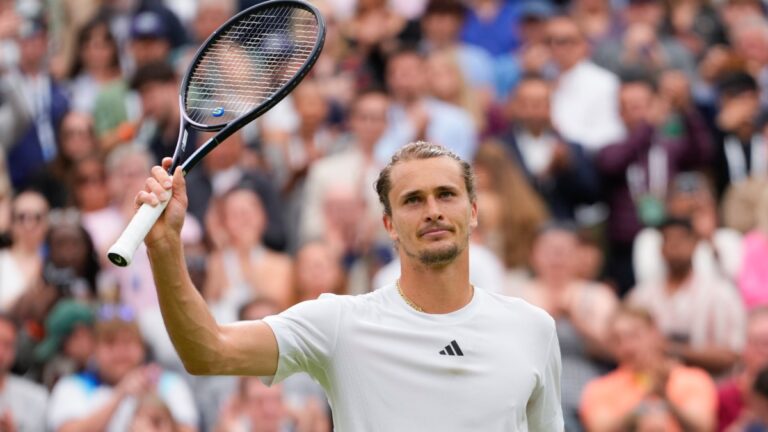 Zverev deja atrás un problema de rodilla y elimina a Norrie en Wimbledon