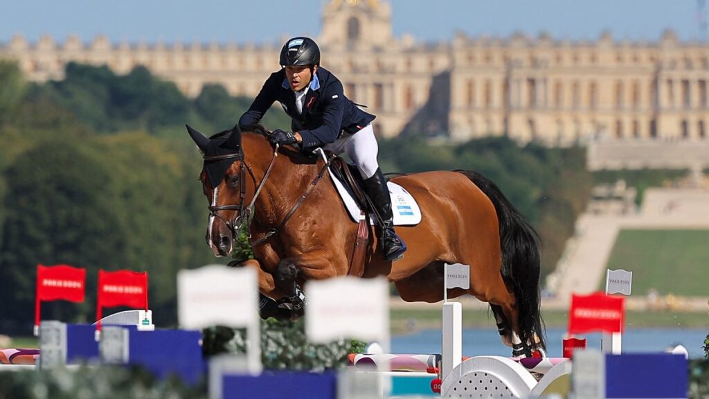 Jose Maria Larocca Jr. completó un gran día en salto individual | Reuters