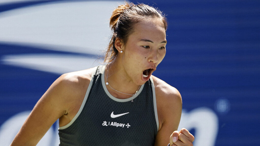 La campeona olímpica Zheng Qinwen debutó con victoria en el US Open