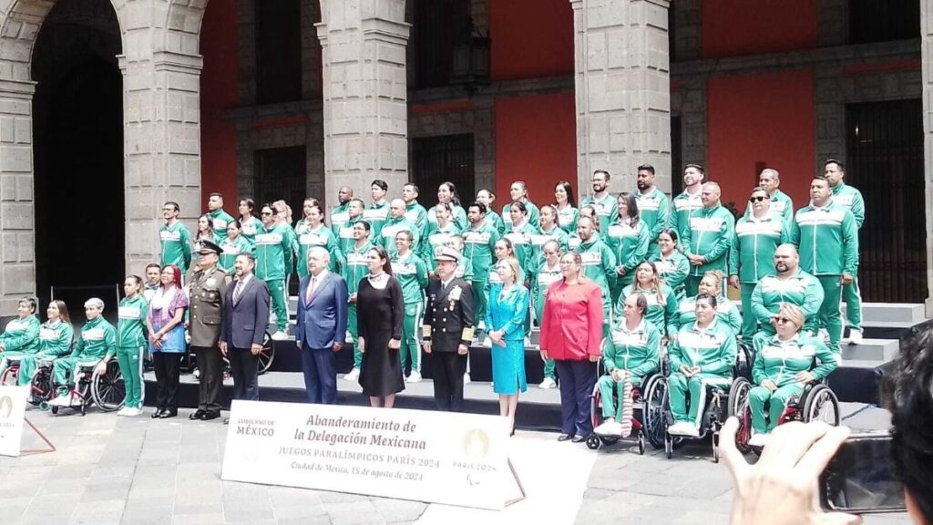 Abandera Amlo A La Delegacion Mexicana Paralimpica1