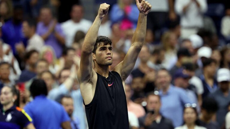 Carlos Alcaraz batalla en su debut en el US Open Cup pero gana y llega a 15 victorias consecutivas en Grand Slam