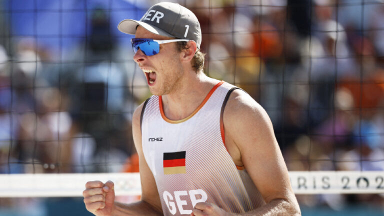 Highlights de voleibol de playa en Paris 2024: Resultados de los cuartos de final varonil