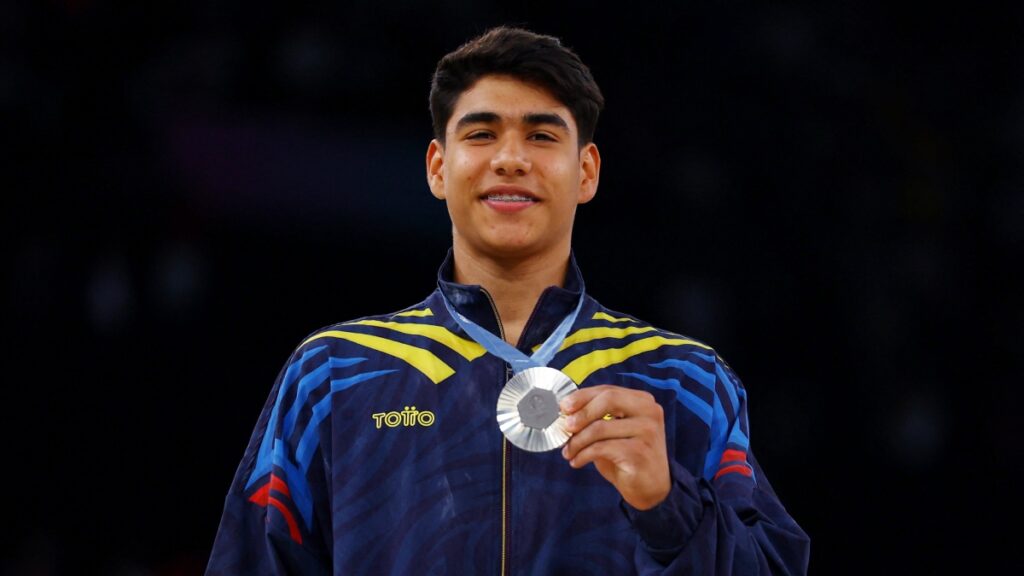 La felicidad de Ángel Barajas tras su podio en Paris 2024. Reuters