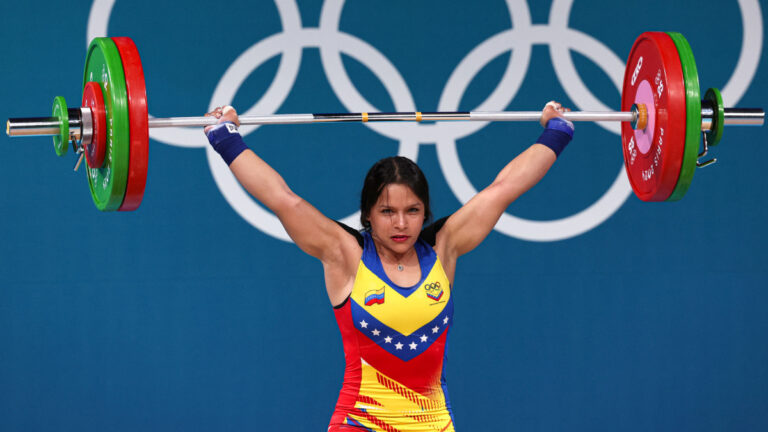 Highlights de halterofilia en Paris 2024: Resultados de la final de los 59 kg femenil