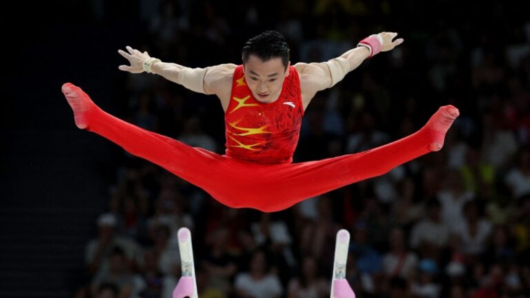 ¡Lo hizo de nuevo! Jingyuan Zou de China se queda con la final barras paralelas en Paris 2024