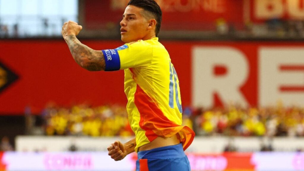 James Rodríguez jugando con la Selección Colombia.