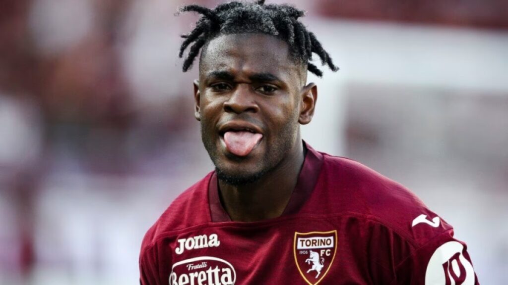 Duván Zapata jugando con Torino.