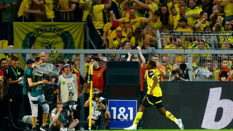 Bynoe-Gittens le da los primeros tres puntos al Borussia Dortmund de Nuri Şahin