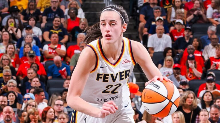 Caitlin Clark rompe récord de triples para una novata y acaba con la mala racha del Fever ante las Sun